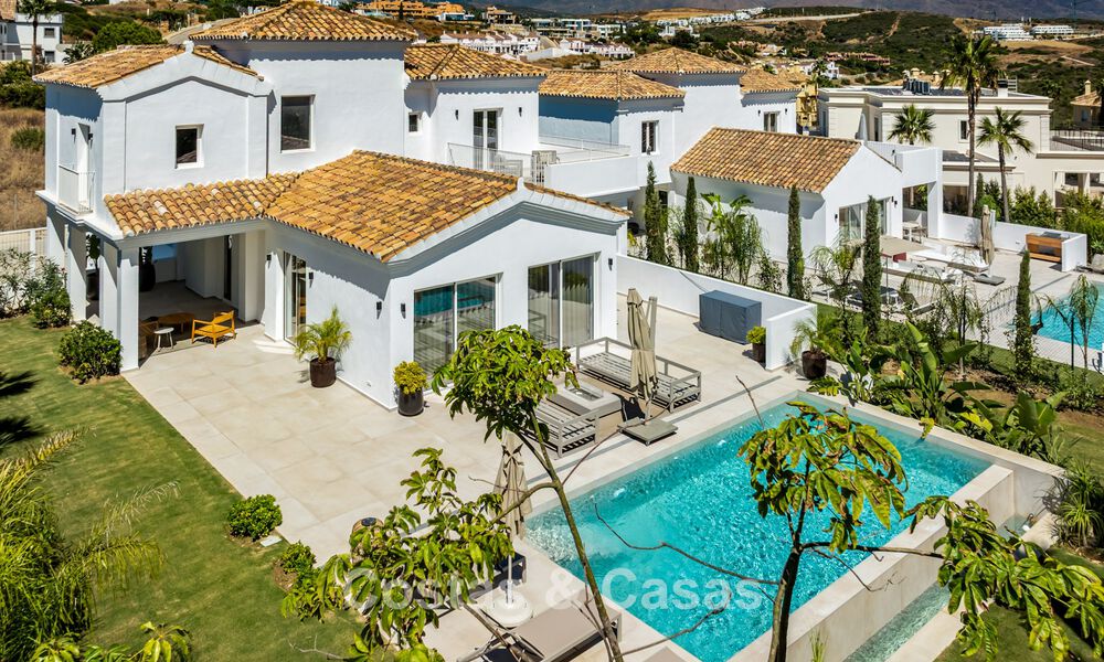 2 villas de luxe contemporaines à vendre, situées côte à côte à seulement 400 m de la plage à Casares, Costa del Sol 788021