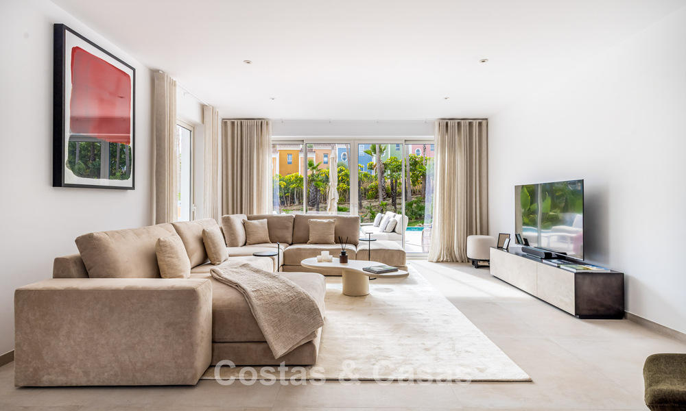 2 villas de luxe contemporaines à vendre, situées côte à côte à seulement 400 m de la plage à Casares, Costa del Sol 788026