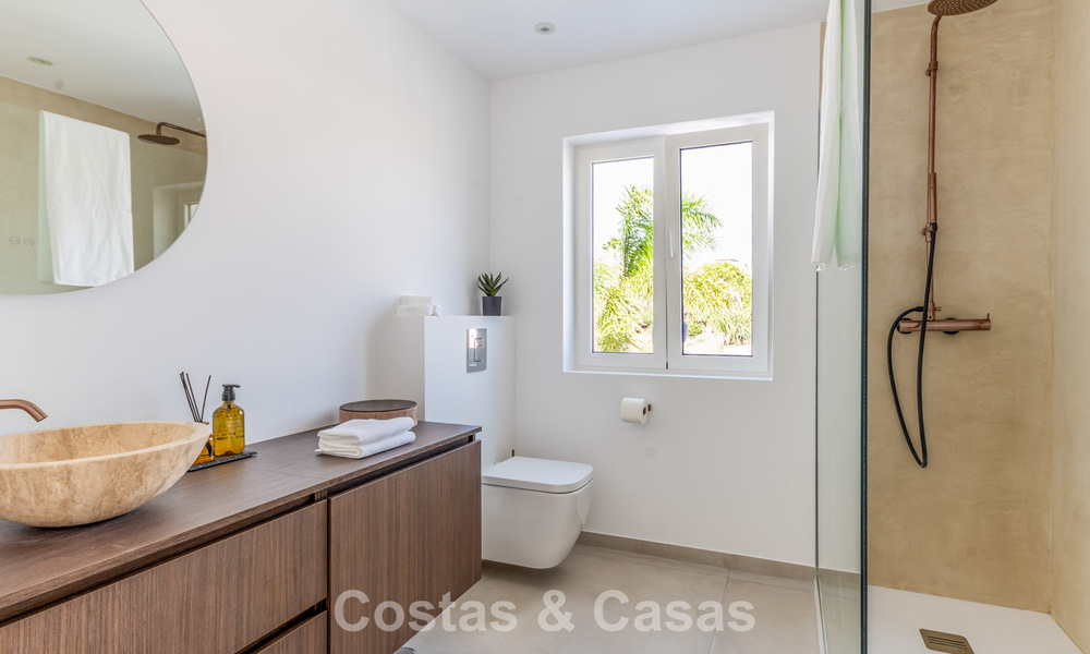 2 villas de luxe contemporaines à vendre, situées côte à côte à seulement 400 m de la plage à Casares, Costa del Sol 788036