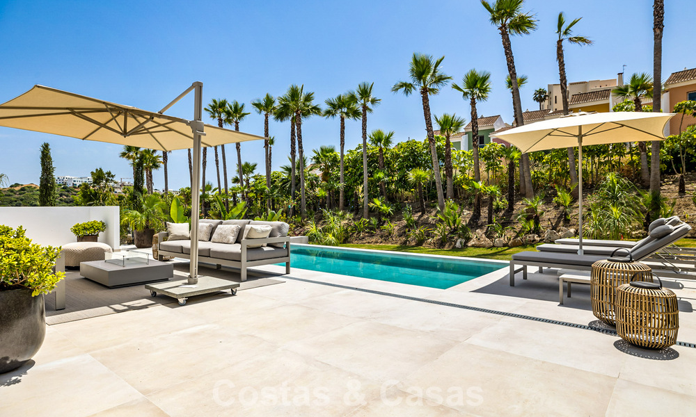 2 villas de luxe contemporaines à vendre, situées côte à côte à seulement 400 m de la plage à Casares, Costa del Sol 788064