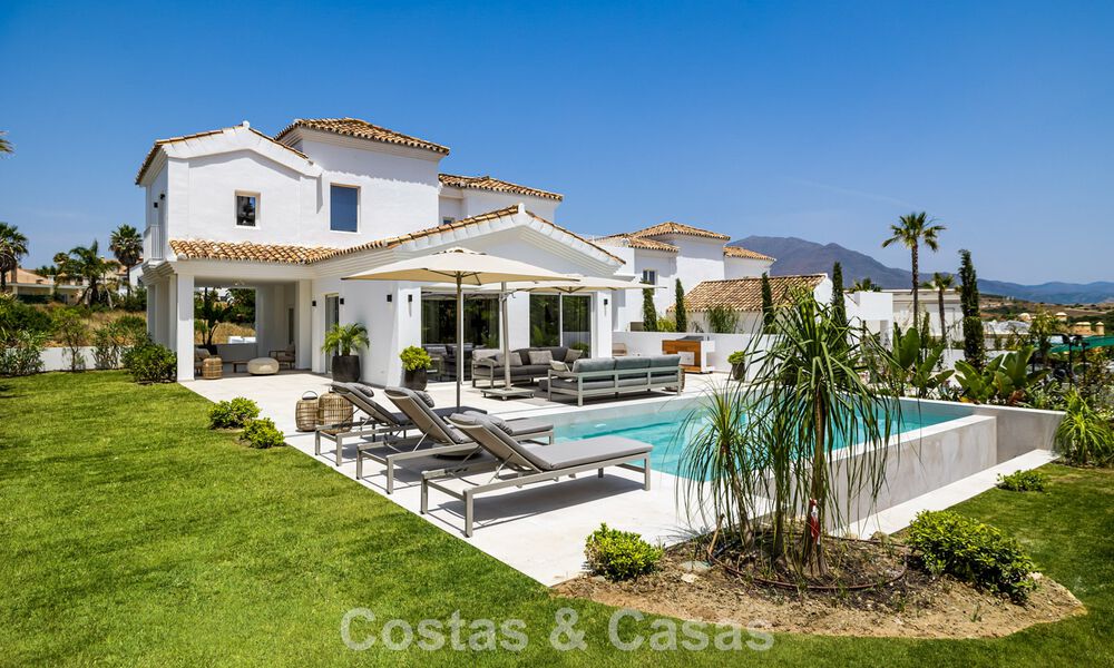 2 villas de luxe contemporaines à vendre, situées côte à côte à seulement 400 m de la plage à Casares, Costa del Sol 788103