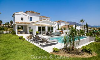 2 villas de luxe contemporaines à vendre, situées côte à côte à seulement 400 m de la plage à Casares, Costa del Sol 788103 