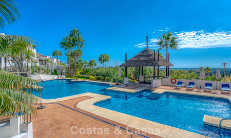 Appartements à vendre dans une résidence sécurisée à Nueva Andalucia, Marbella 788745