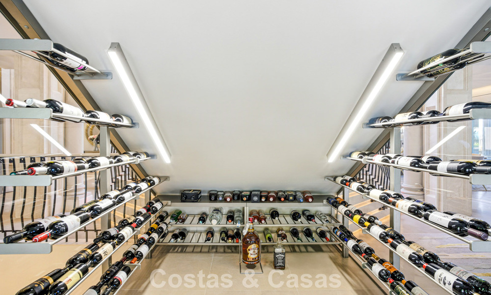 Magnifique villa néoclassique à vendre dans le prestigieux domaine privé et sécurisé de Sierra Blanca, Marbella 788194