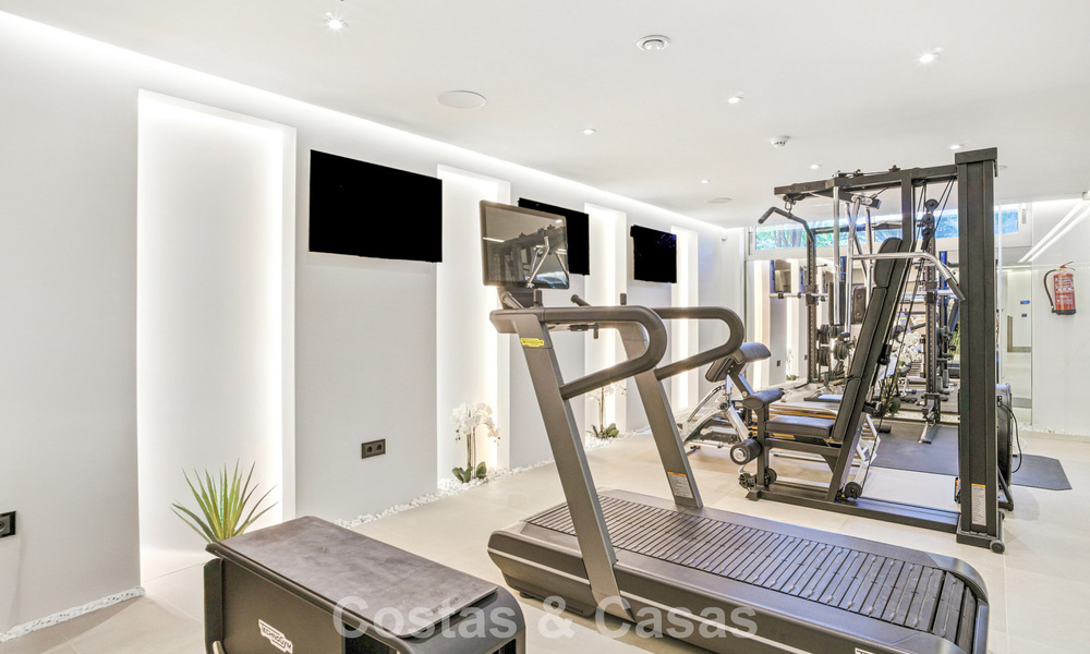 Magnifique villa néoclassique à vendre dans le prestigieux domaine privé et sécurisé de Sierra Blanca, Marbella 788195