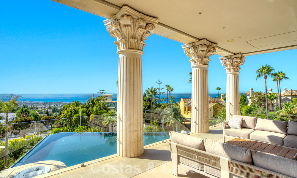 Magnifique villa néoclassique à vendre dans le prestigieux domaine privé et sécurisé de Sierra Blanca, Marbella 788202