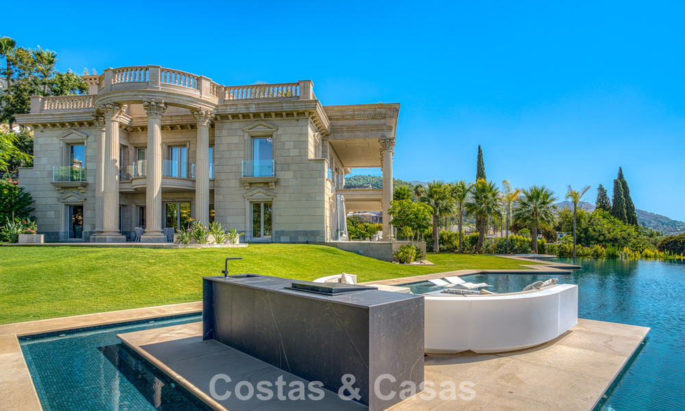 Magnifique villa néoclassique à vendre dans le prestigieux domaine privé et sécurisé de Sierra Blanca, Marbella 788205