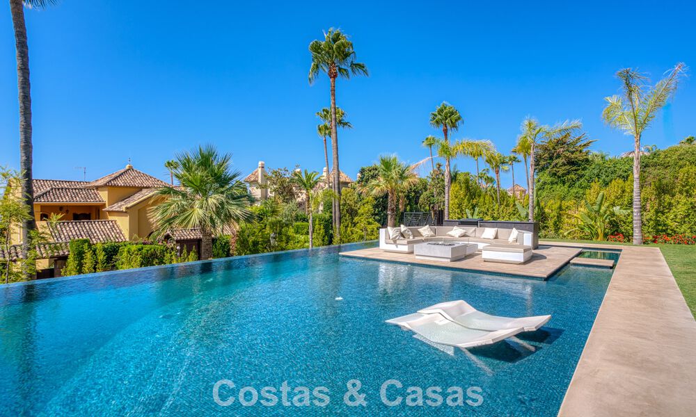 Magnifique villa néoclassique à vendre dans le prestigieux domaine privé et sécurisé de Sierra Blanca, Marbella 788207