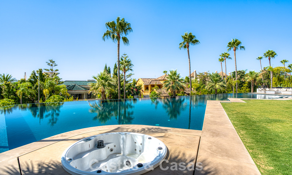 Magnifique villa néoclassique à vendre dans le prestigieux domaine privé et sécurisé de Sierra Blanca, Marbella 788208