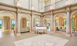 Magnifique villa néoclassique à vendre dans le prestigieux domaine privé et sécurisé de Sierra Blanca, Marbella 788217 