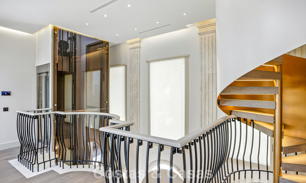 Magnifique villa néoclassique à vendre dans le prestigieux domaine privé et sécurisé de Sierra Blanca, Marbella 788225