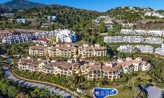 Appartement d'angle, prêt à emménager, à vendre dans un complexe de golf sur les hauteurs de Marbella - Benahavís 788236 