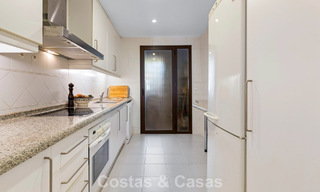 Appartement d'angle, prêt à emménager, à vendre dans un complexe de golf sur les hauteurs de Marbella - Benahavís 788258 