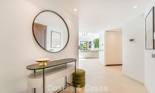 Villa de luxe élégamment rénovée à vendre dans un prestigieux quartier golfique de Nueva Andalucia, Marbella 788442 