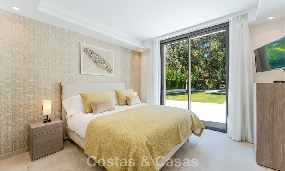 Villa de luxe élégamment rénovée à vendre dans un prestigieux quartier golfique de Nueva Andalucia, Marbella 788443