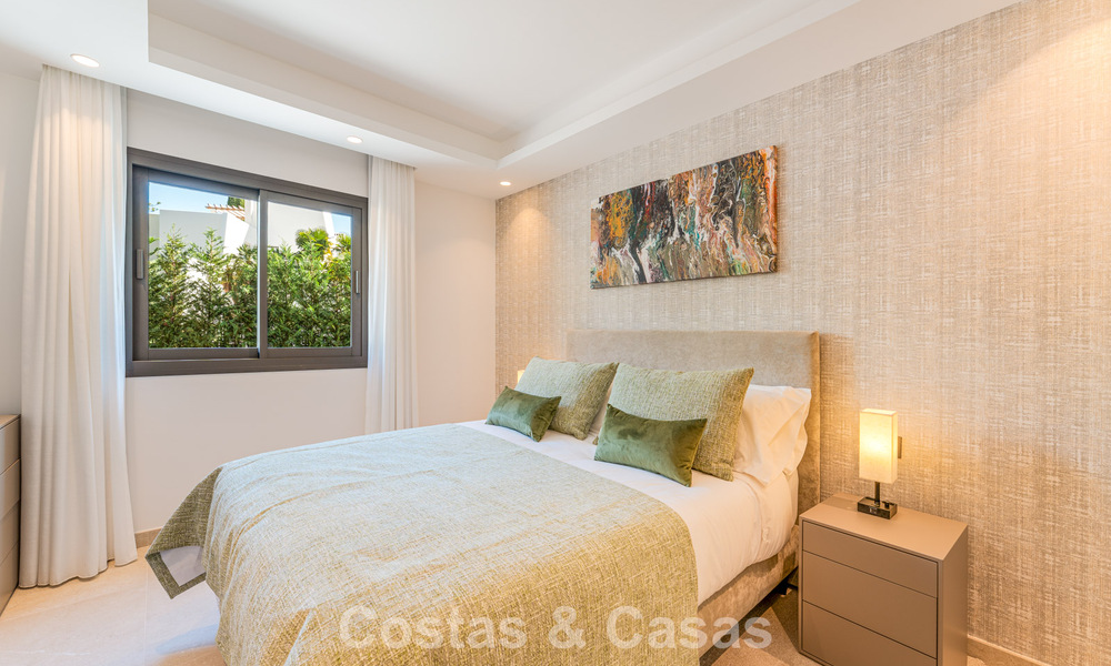 Villa de luxe élégamment rénovée à vendre dans un prestigieux quartier golfique de Nueva Andalucia, Marbella 788444