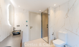 Villa de luxe élégamment rénovée à vendre dans un prestigieux quartier golfique de Nueva Andalucia, Marbella 788445 