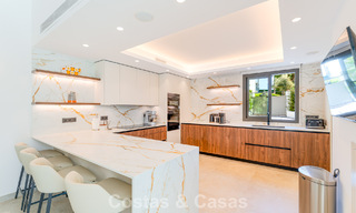 Villa de luxe élégamment rénovée à vendre dans un prestigieux quartier golfique de Nueva Andalucia, Marbella 788449 