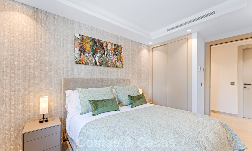 Villa de luxe élégamment rénovée à vendre dans un prestigieux quartier golfique de Nueva Andalucia, Marbella 788451