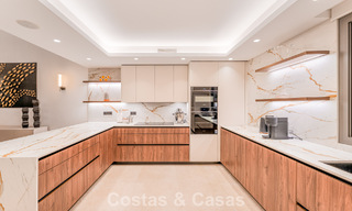 Villa de luxe élégamment rénovée à vendre dans un prestigieux quartier golfique de Nueva Andalucia, Marbella 788452 