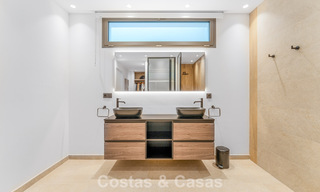 Villa de luxe élégamment rénovée à vendre dans un prestigieux quartier golfique de Nueva Andalucia, Marbella 788456 