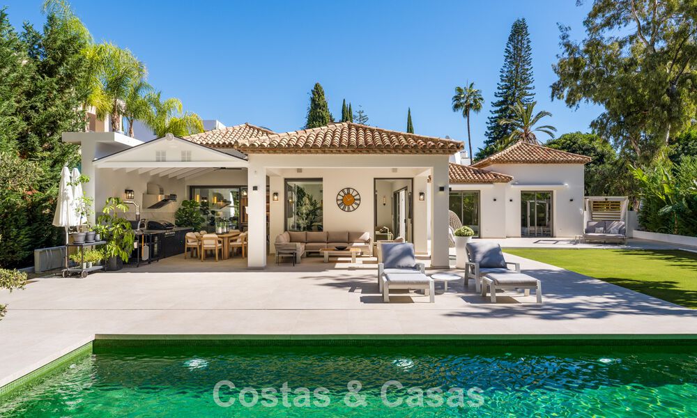 Villa de luxe élégamment rénovée à vendre dans un prestigieux quartier golfique de Nueva Andalucia, Marbella 788461