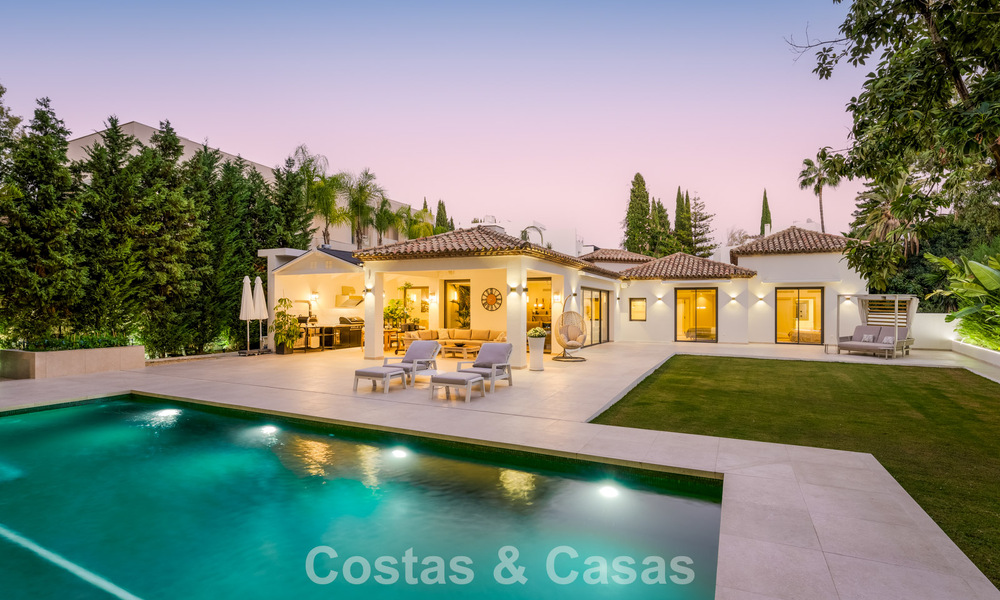 Villa de luxe élégamment rénovée à vendre dans un prestigieux quartier golfique de Nueva Andalucia, Marbella 788463