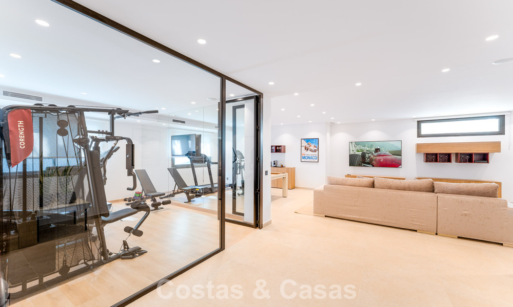 Villa de luxe élégamment rénovée à vendre dans un prestigieux quartier golfique de Nueva Andalucia, Marbella 788467