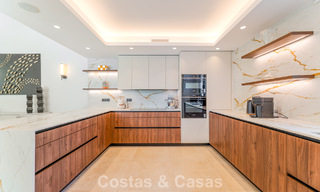 Villa de luxe élégamment rénovée à vendre dans un prestigieux quartier golfique de Nueva Andalucia, Marbella 788471 