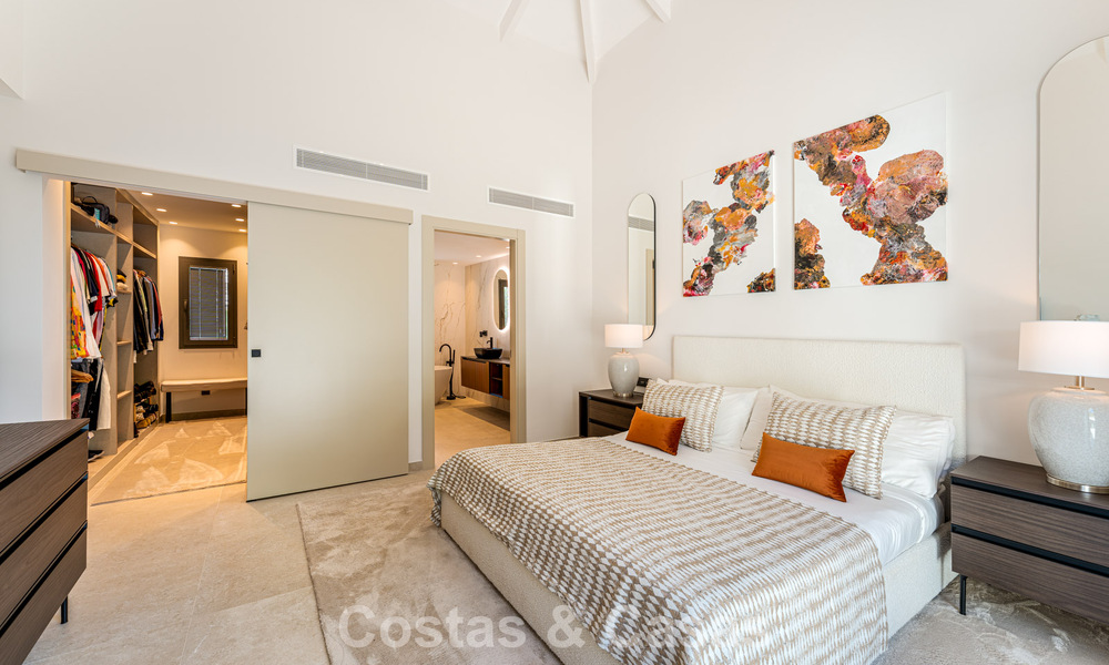 Villa de luxe élégamment rénovée à vendre dans un prestigieux quartier golfique de Nueva Andalucia, Marbella 788473