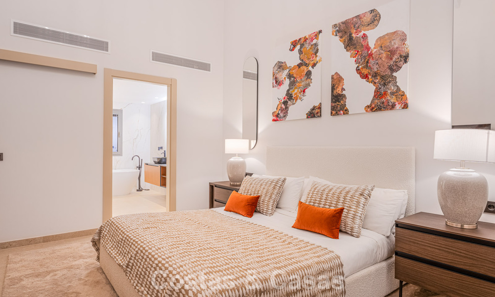 Villa de luxe élégamment rénovée à vendre dans un prestigieux quartier golfique de Nueva Andalucia, Marbella 788481
