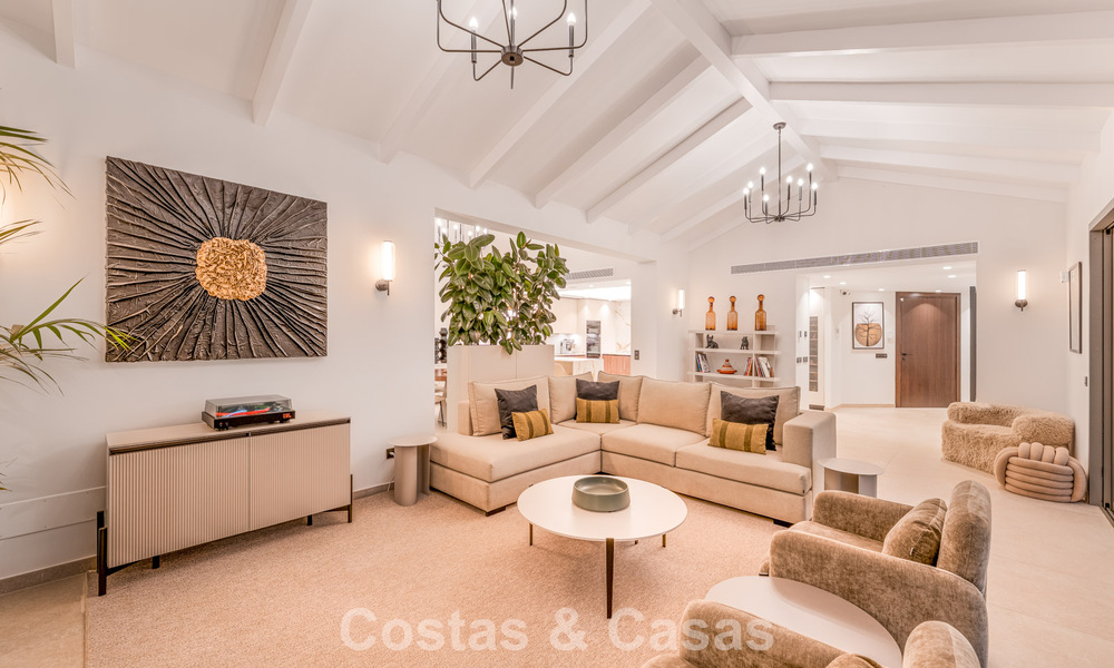 Villa de luxe élégamment rénovée à vendre dans un prestigieux quartier golfique de Nueva Andalucia, Marbella 788484
