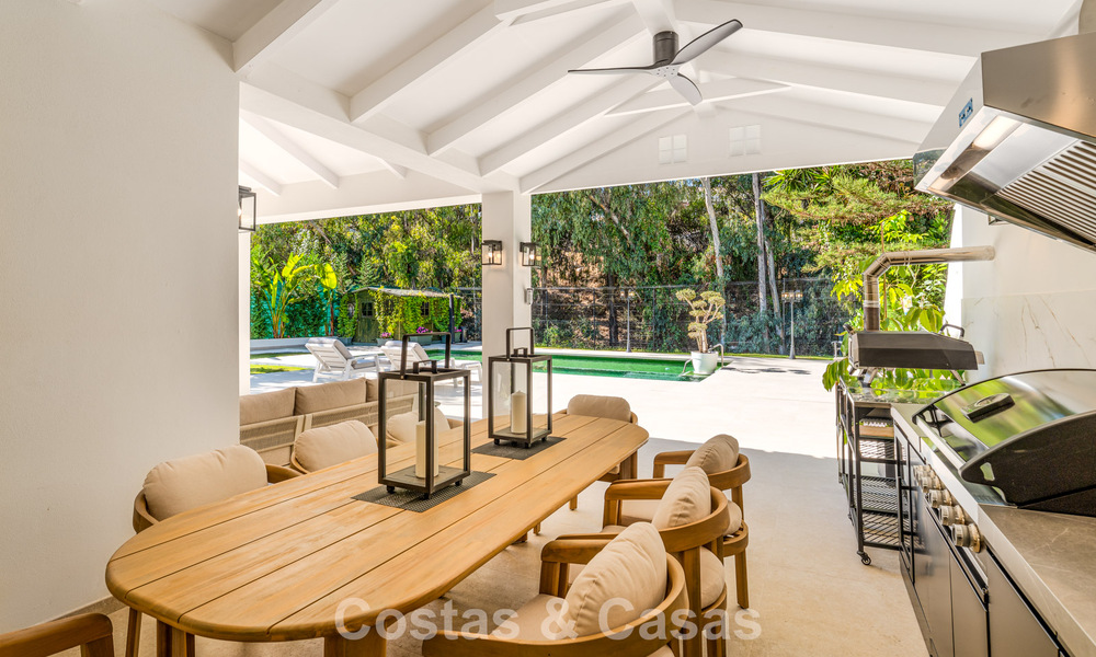 Villa de luxe élégamment rénovée à vendre dans un prestigieux quartier golfique de Nueva Andalucia, Marbella 788487