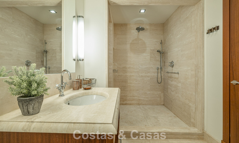 Villa espagnole moderne, prête à emménager, à vendre, entourée de parcours de golf de renom sur la Costa del Sol 788299