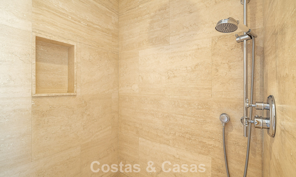 Villa espagnole moderne, prête à emménager, à vendre, entourée de parcours de golf de renom sur la Costa del Sol 788306