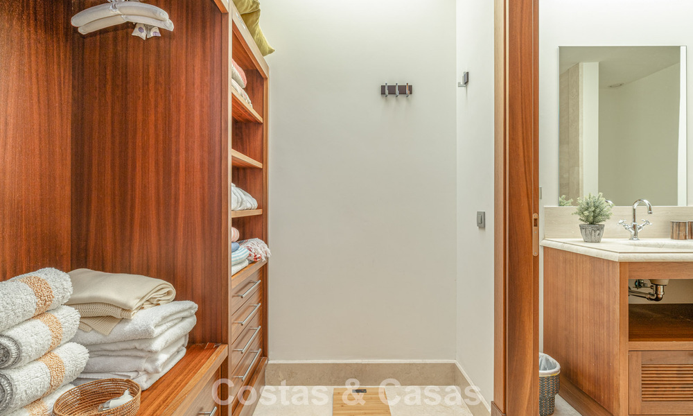 Villa espagnole moderne, prête à emménager, à vendre, entourée de parcours de golf de renom sur la Costa del Sol 788309