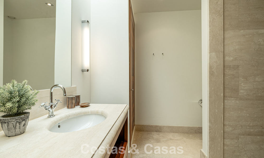 Villa espagnole moderne, prête à emménager, à vendre, entourée de parcours de golf de renom sur la Costa del Sol 788310