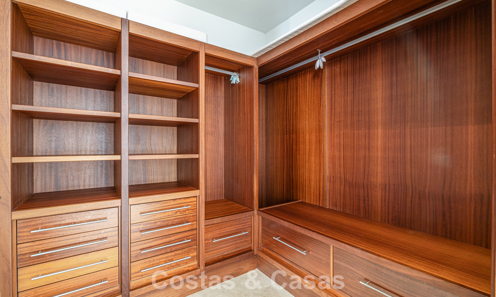 Villa espagnole moderne, prête à emménager, à vendre, entourée de parcours de golf de renom sur la Costa del Sol 788316