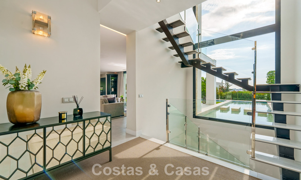 Villa exclusive avec vue mer à vendre dans une urbanisation sécurisée à La Quinta, Marbella - Benahavis 788551