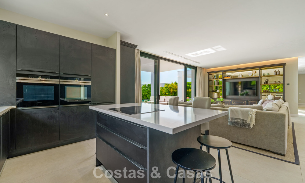 Villa exclusive avec vue mer à vendre dans une urbanisation sécurisée à La Quinta, Marbella - Benahavis 788556