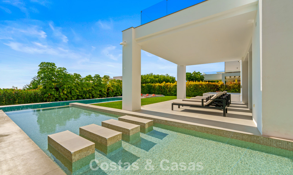 Villa exclusive avec vue mer à vendre dans une urbanisation sécurisée à La Quinta, Marbella - Benahavis 788563