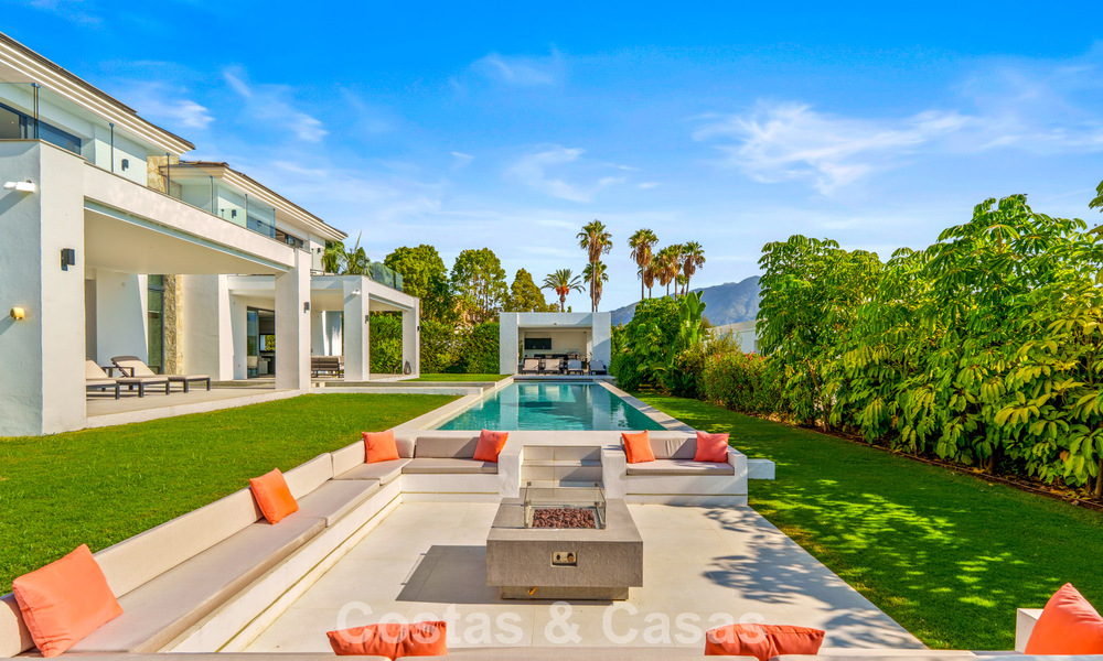 Villa exclusive avec vue mer à vendre dans une urbanisation sécurisée à La Quinta, Marbella - Benahavis 788566