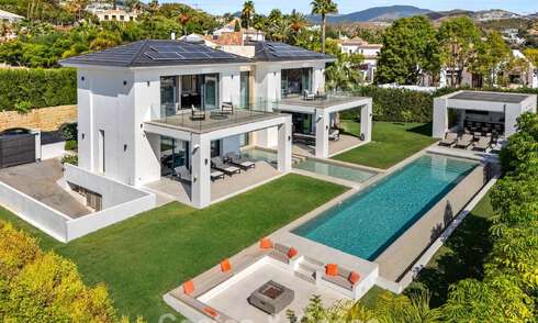 Villa exclusive avec vue mer à vendre dans une urbanisation sécurisée à La Quinta, Marbella - Benahavis 788584
