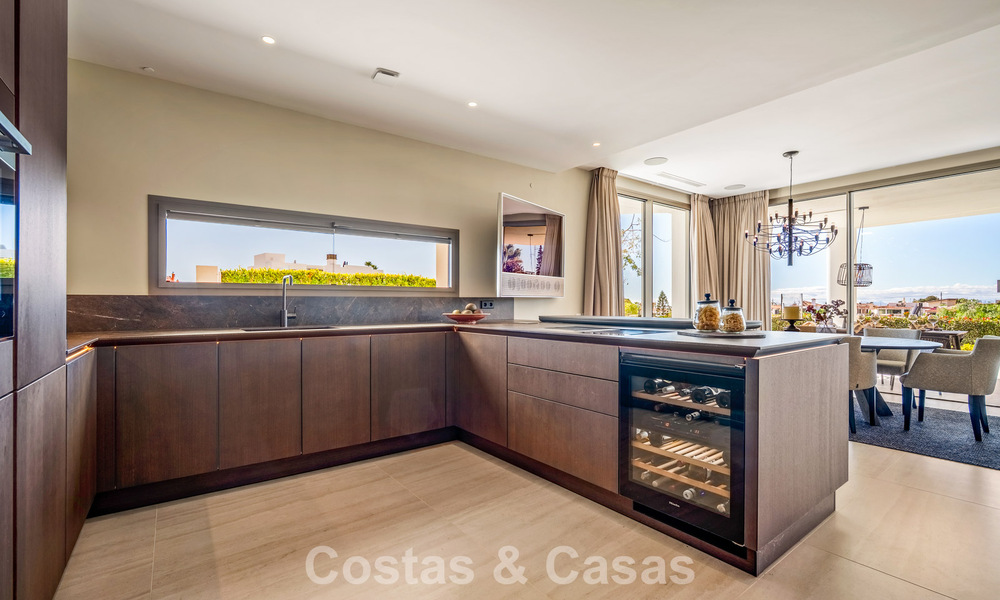 Maison avec vue panoramique sur la mer à vendre dans un complexe résidentiel sécurisé à Nueva Andalucia, Marbella 788633