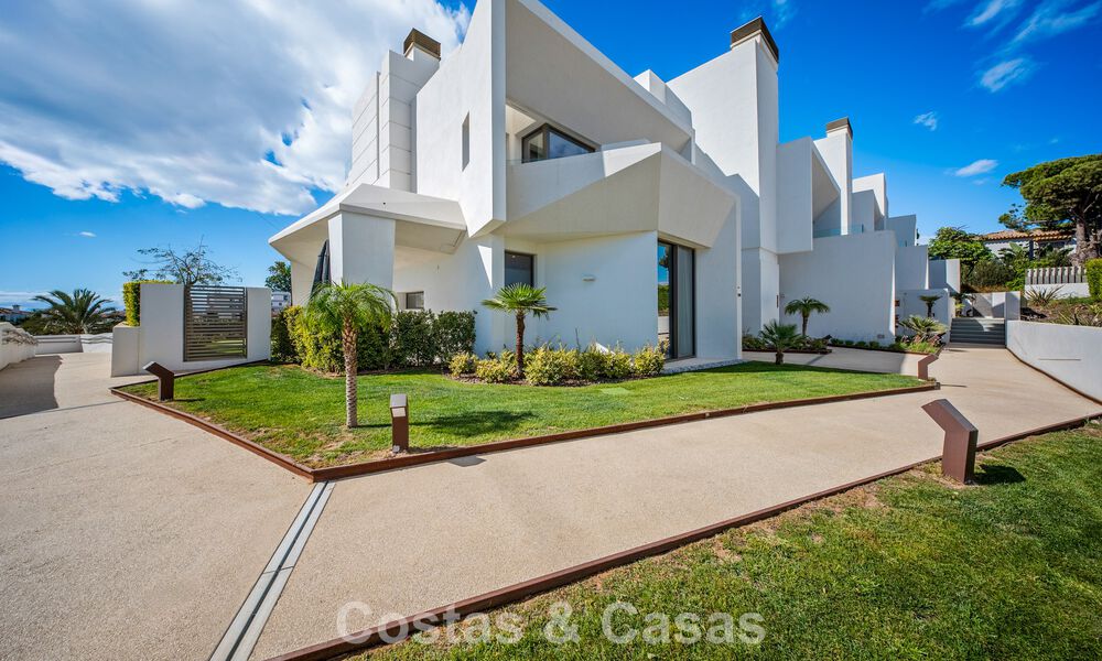Maison avec vue panoramique sur la mer à vendre dans un complexe résidentiel sécurisé à Nueva Andalucia, Marbella 788646