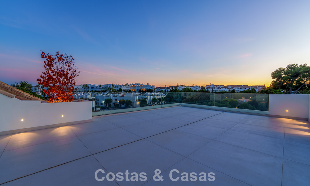 Villa de luxe contemporaine, prête à emménager, à vendre à quelques pas de la plage et du centre-ville de San Pedro - Marbella 788866