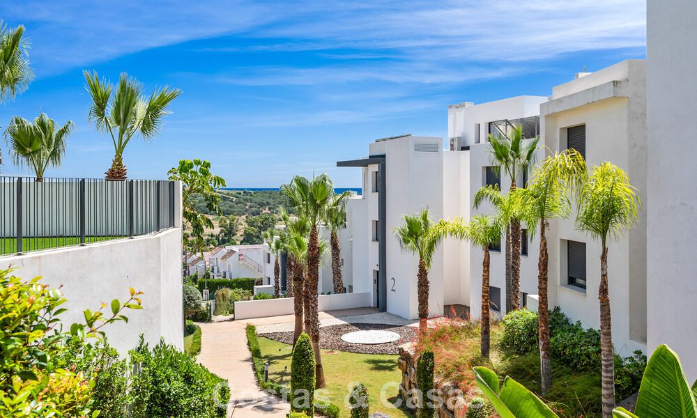 Appartement moderne avec jardin privatif et vue mer partielle à vendre à Estepona 789776