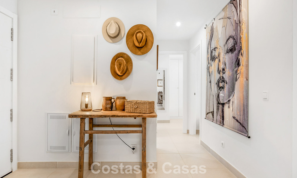 Appartement moderne avec jardin privatif et vue mer partielle à vendre à Estepona 789783