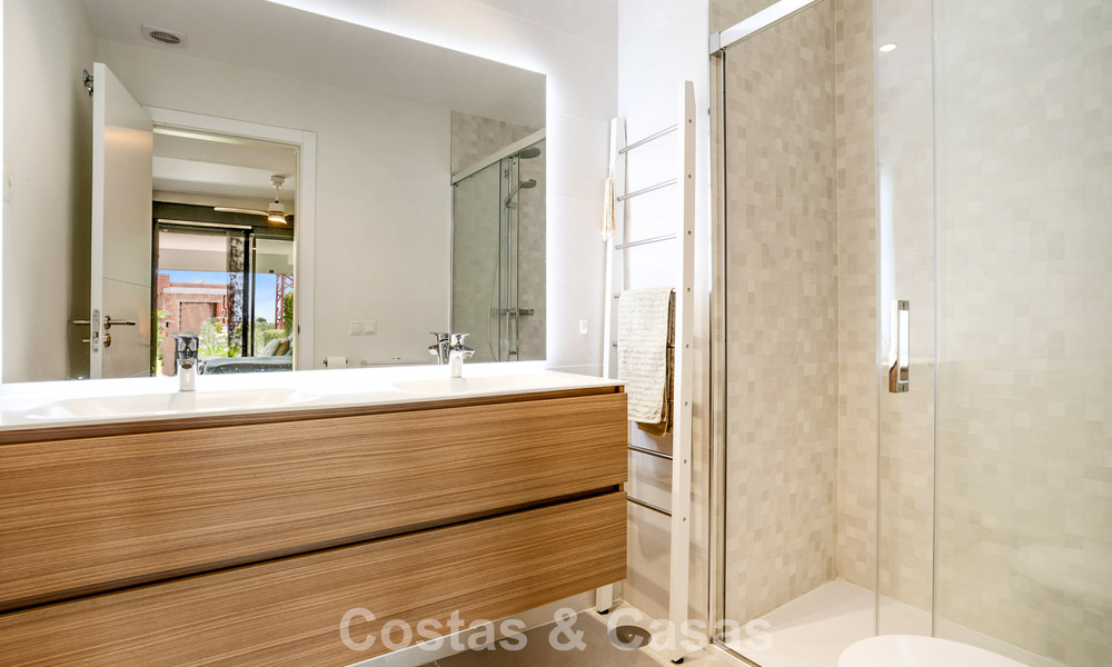 Appartement moderne avec jardin privatif et vue mer partielle à vendre à Estepona 789789