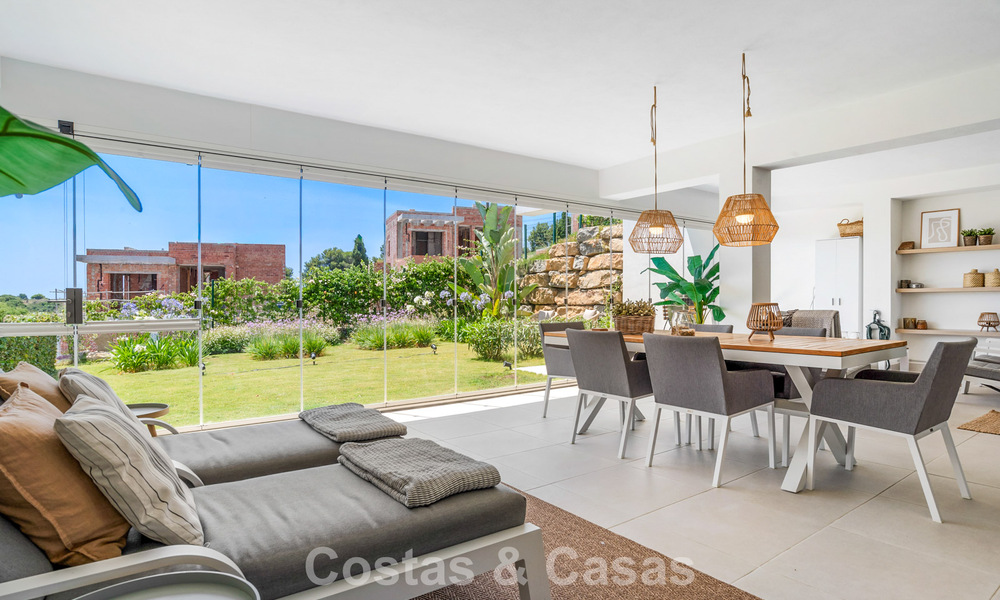 Appartement moderne avec jardin privatif et vue mer partielle à vendre à Estepona 789791
